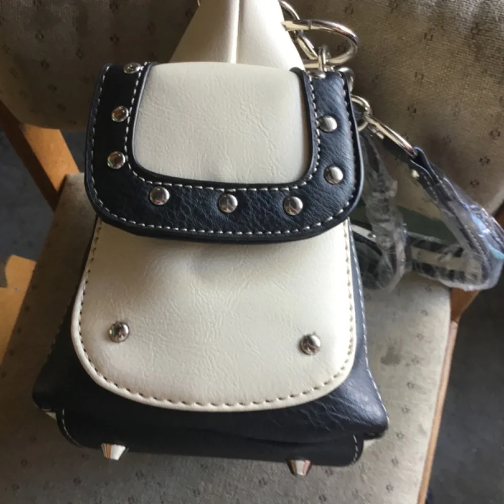Handbag - Picture 3 of 6
